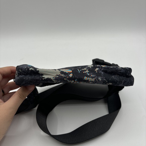 LULULEMON ATHLETICA | Mini belt bag in Psychedelic Toile Peri Purple Multi READ - Picture 5 of 16